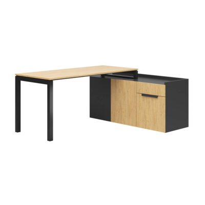 Eckschreibtisch mit großer Platte und langem Seitenschrank