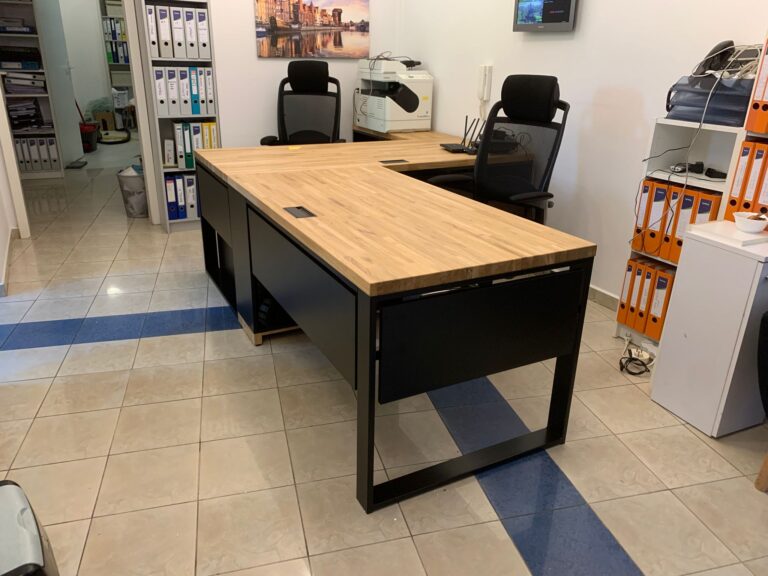 Schreibtisch mit Mischungen für den Entwickler