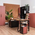 biurko z kontenerkiem pod biurko