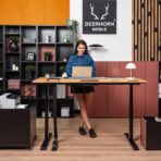 biurko z szafką mobilną na kółkach