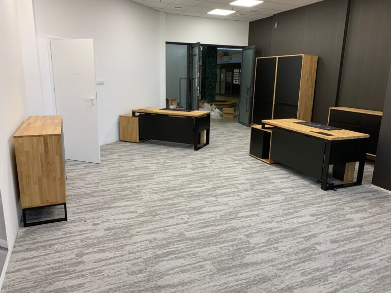 Büro- und Schrankmöbel mit Lieferung nach Legionowo