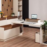 Büromöbel mit kontrastierenden Oberflächen