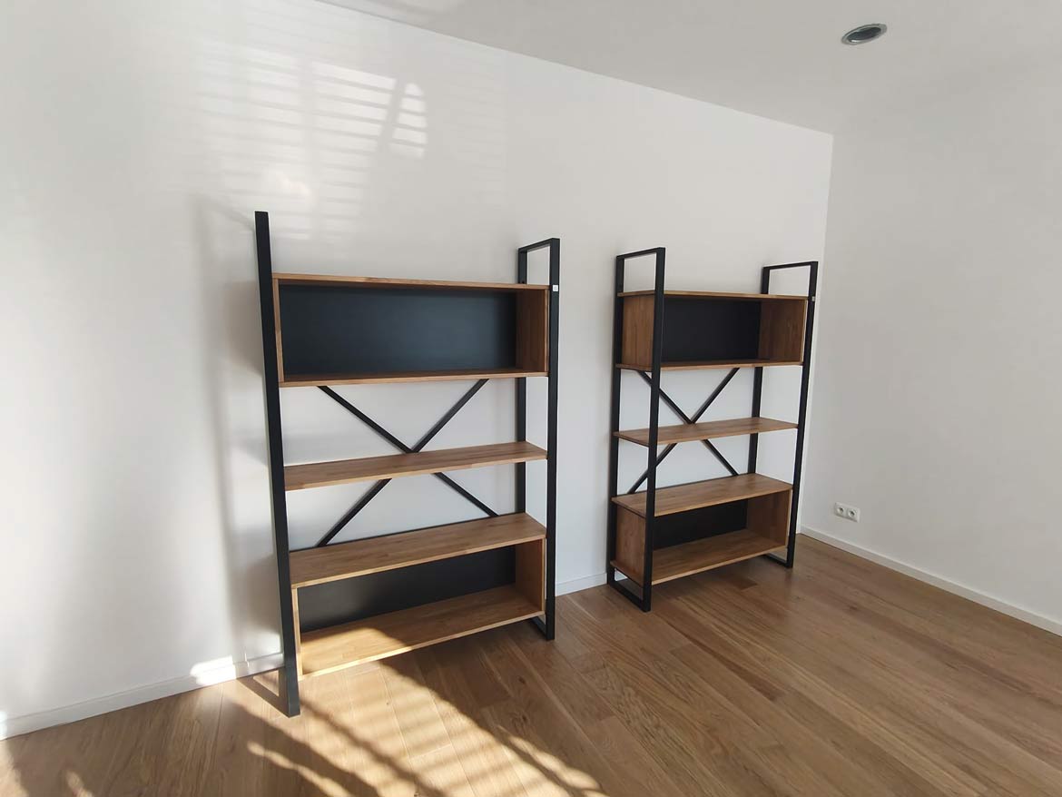 regał metalowo-adrewniany