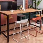 stół do pracy na stojąco i spotkań zespołowych