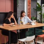 stół z naturalnym blatem dębowym