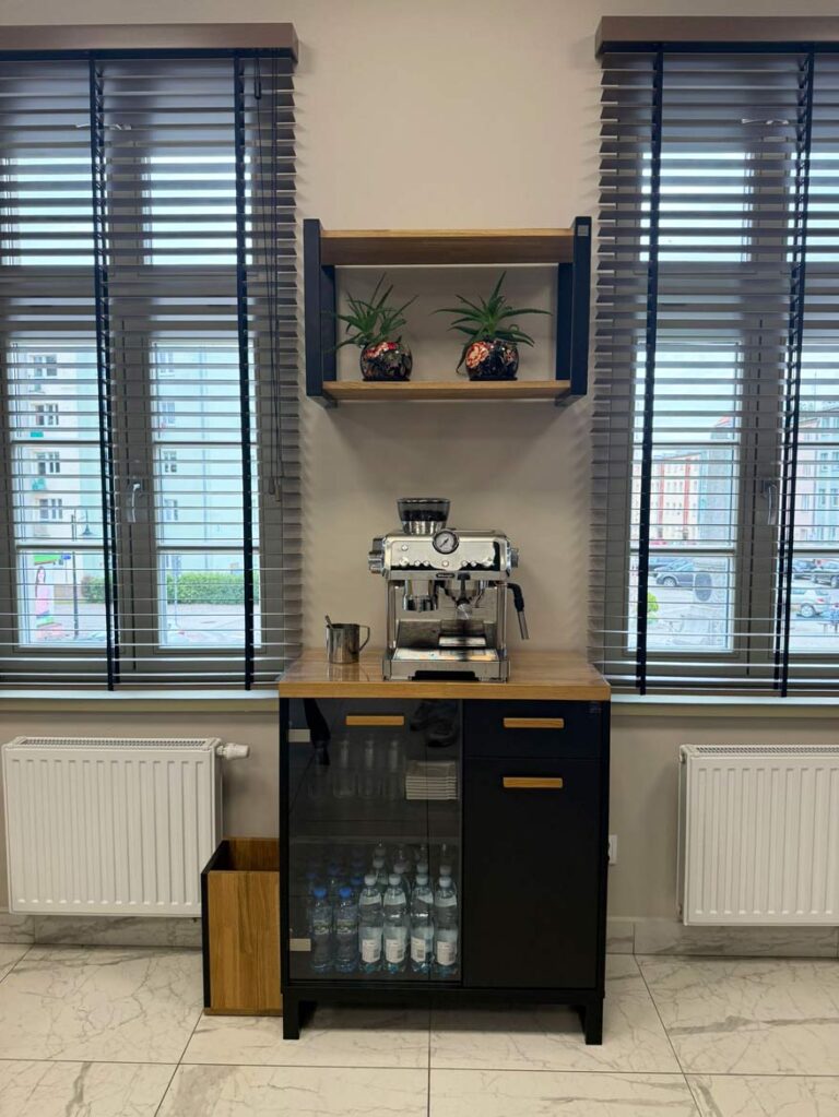 Schrank für Kaffeemaschine