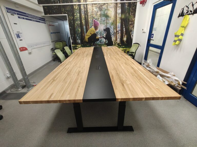 Konferenztisch für die Firma Mars aus Poznań