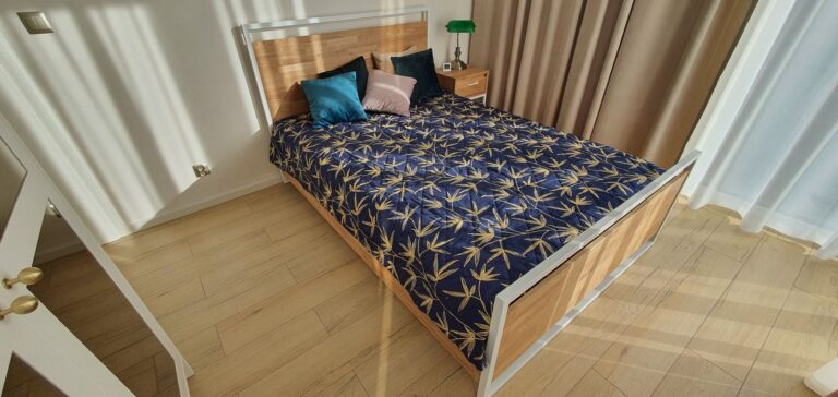 Sehr solides, modernes Bett mit Lieferung nach Krakau