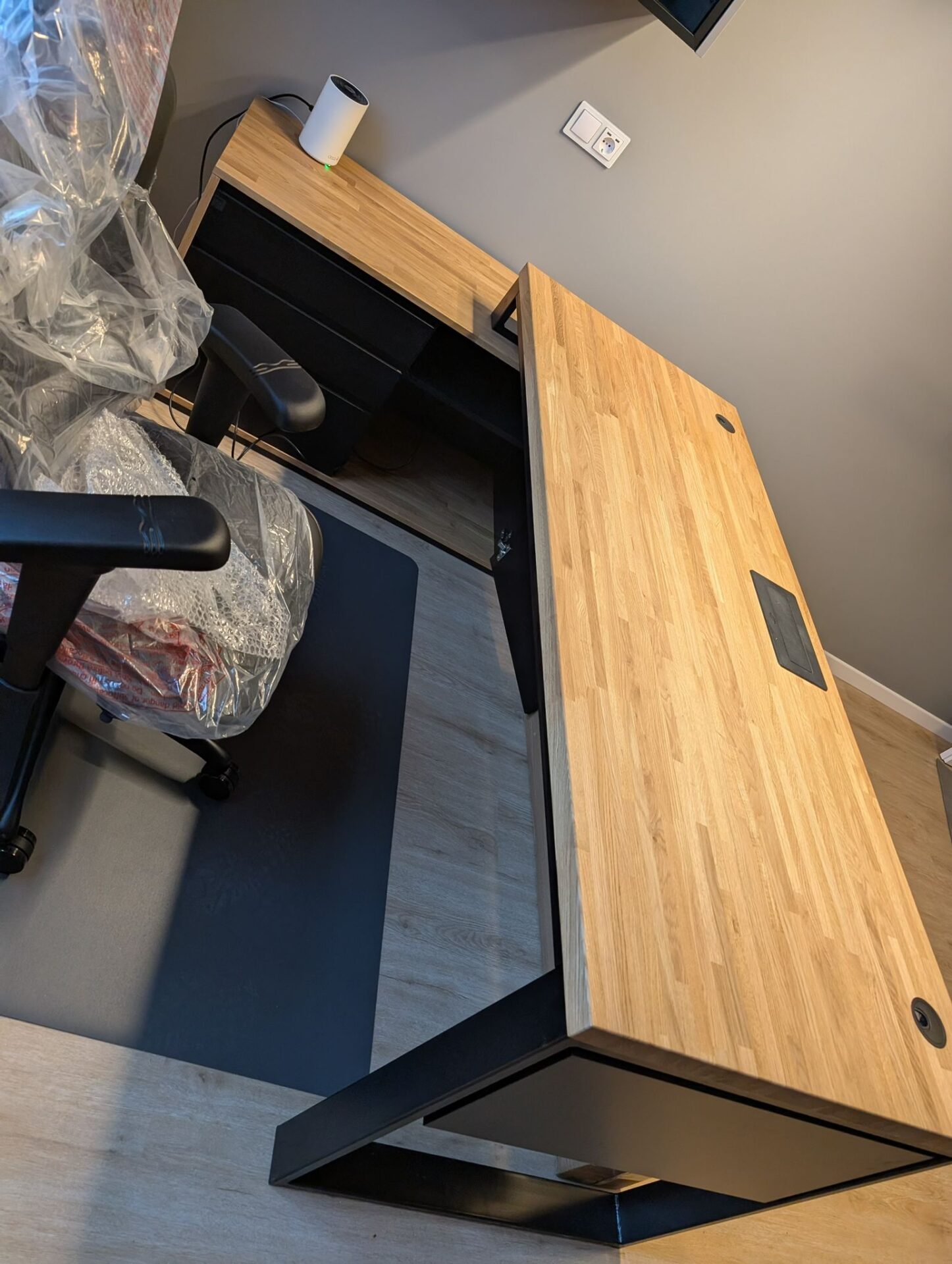 Schreibtisch für einen Freiberufler aus Warschau