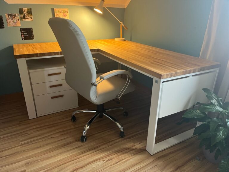 Kabinett Eckschreibtisch mit Lieferung nach Białcz