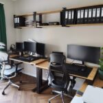 desk-lifting-multi-monitors