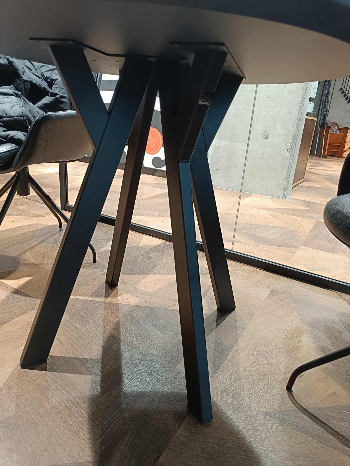 Czarny okrągły stół z dostawą do Lublina