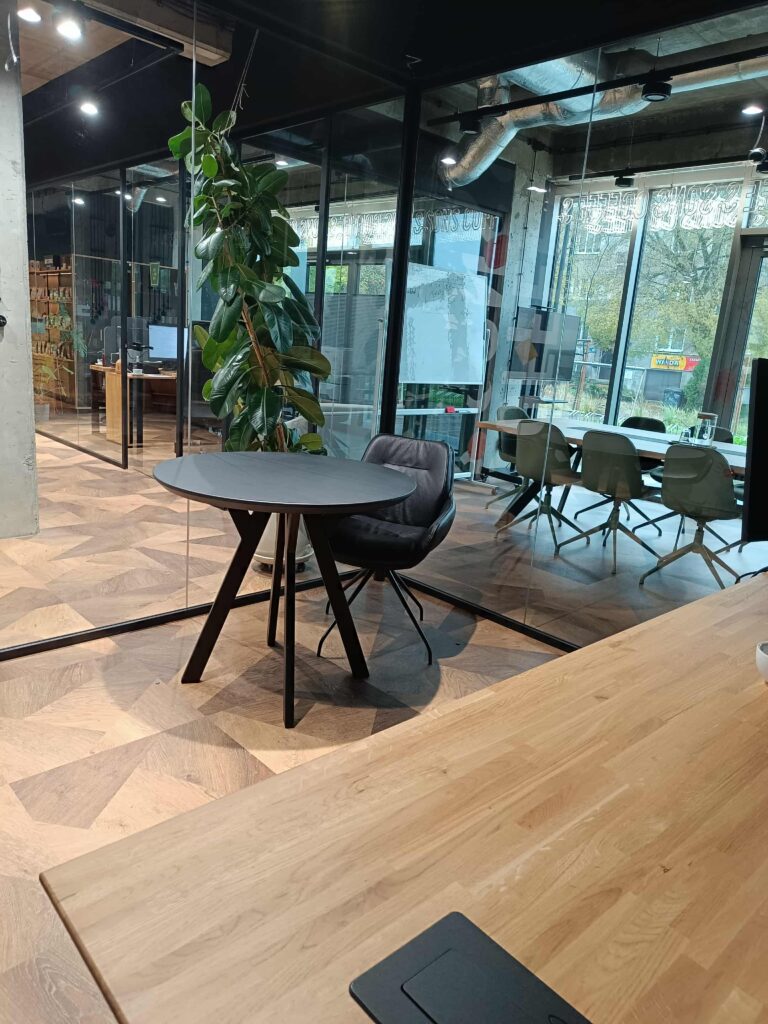 Runder Premium-Tisch in Schwarz