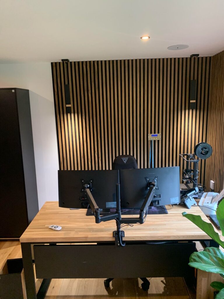 Heimbüro mit Wandlamellen