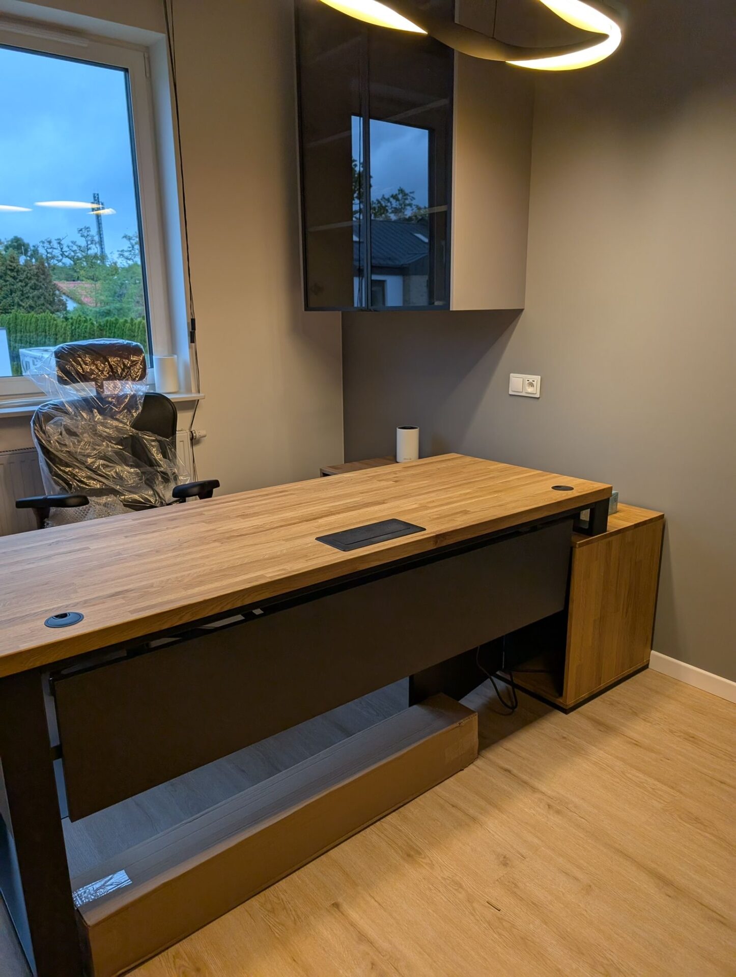 Meble dla freelancera z Warszawy z szybką dostawą