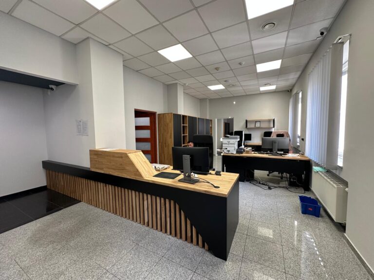 Maßgeschneiderte Büromöbel für Smart Intech, Warschau