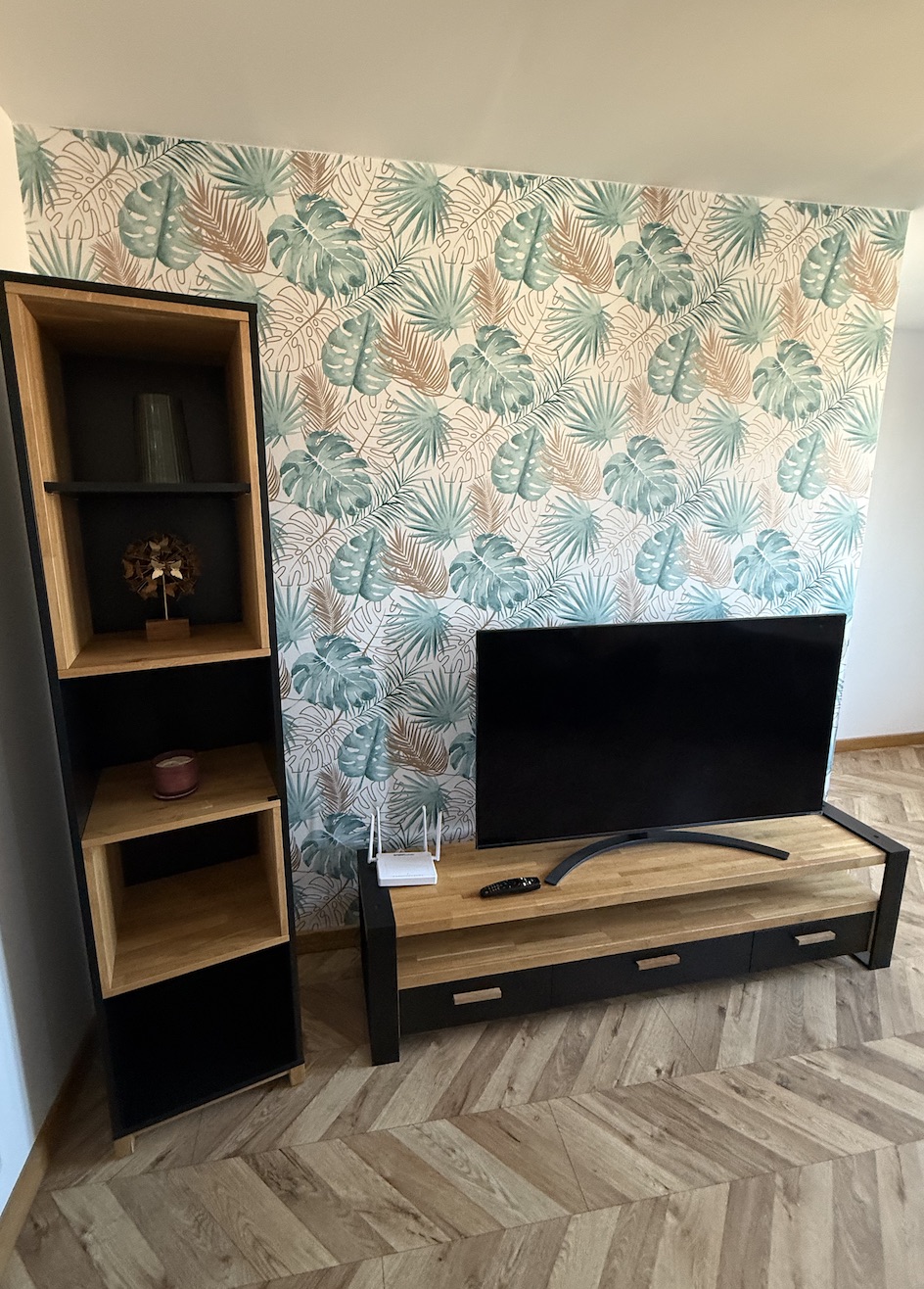 TV-Schrank mit Lieferung nach Poznan