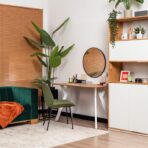 toaletka z lampką i akcesoriami