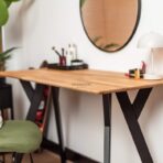 toaletka z lustrem do makijażu