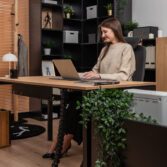 Premium Bürotisch mit verdeckter Kabelführung