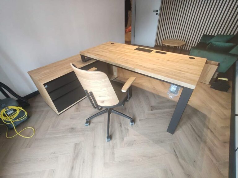 Eckschreibtisch mit großem Container für Voltex in Świdnica