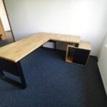 Ecktisch mit Sockel für AGM Łabza Sp. z o.o.