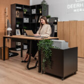 Arbeitstisch mit großer Arbeitsfläche für das Home Office