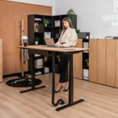 Verstellbarer Schreibtisch für gesundes Arbeiten