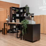 Schreibtisch mit Druckereinheit für das moderne Büro