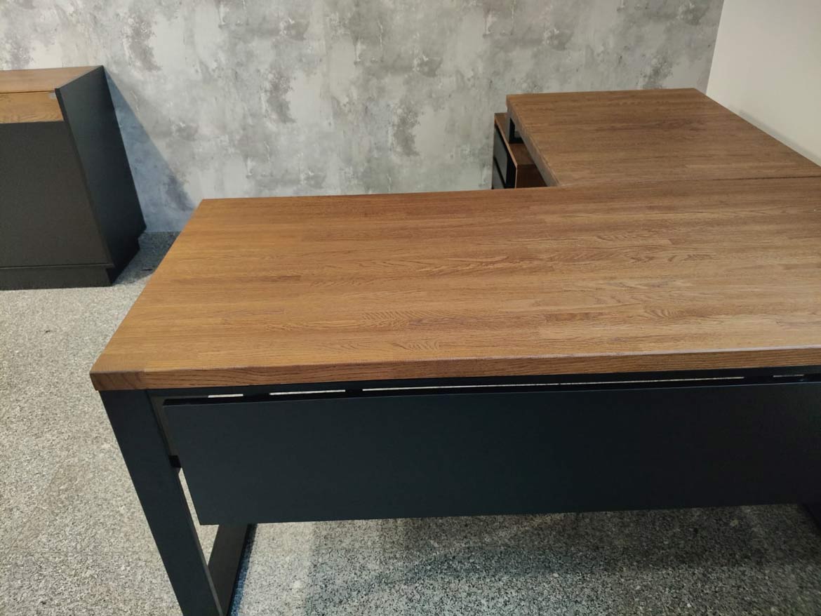 Biuro w kolorze cuban cigaro dla firmy Żwir Trans