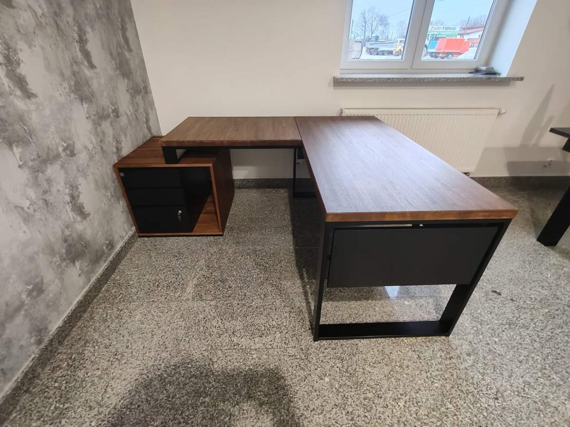 Biuro w kolorze cuban cigaro dla firmy Żwir Trans