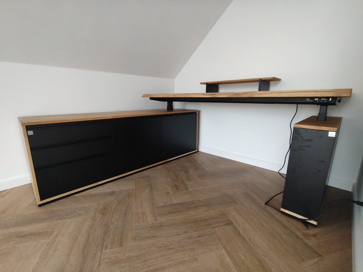 Duże narożne biurko regulowane dla Pana Mateusza spod Warszawy