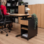 Ergonomischer Sitz-/Steh-Schreibtisch für Computerarbeit