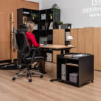 kompakter Heimbüro-Sitz-Steh-Schreibtisch und -Standfuß