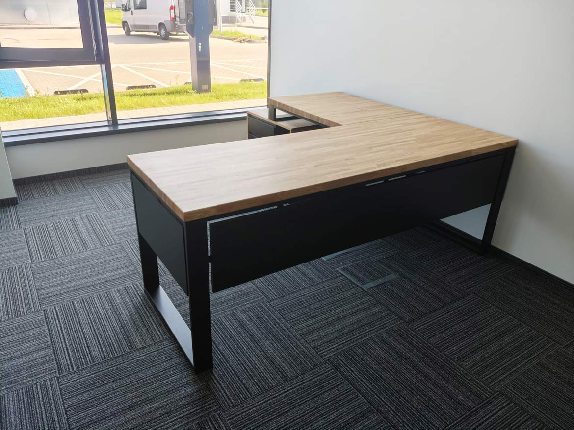 Narożne biurko z kontenerkiem dla firmy Compal w Czeladzi