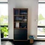 Bücherregal mit Schubladen für Frau Marta aus Gdynia