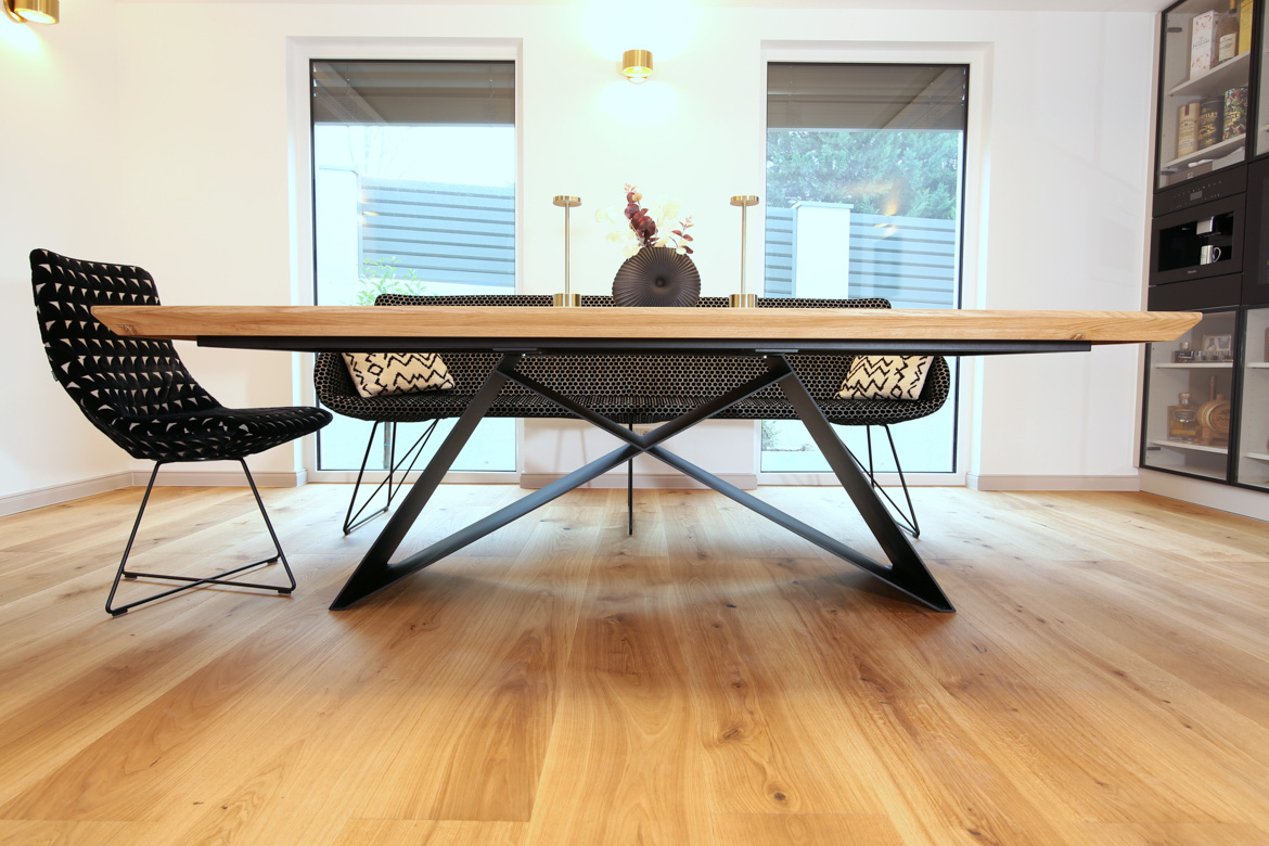 einen Esstisch für einen Kunden aus Deutschland