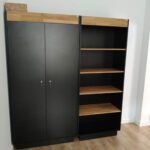 Kleiderschrank und Bücherregal aus Holz für die Marketingagentur Frau Karolina aus Łódź