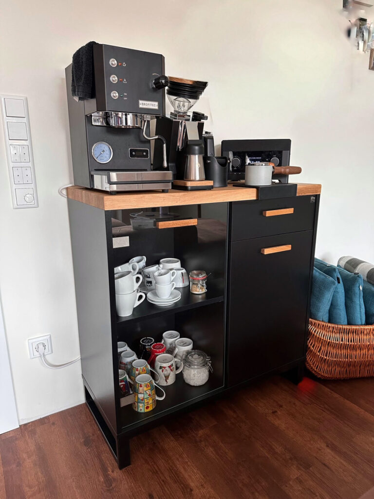 Kabinett für eine Kaffeemaschine für einen deutschen Kunden