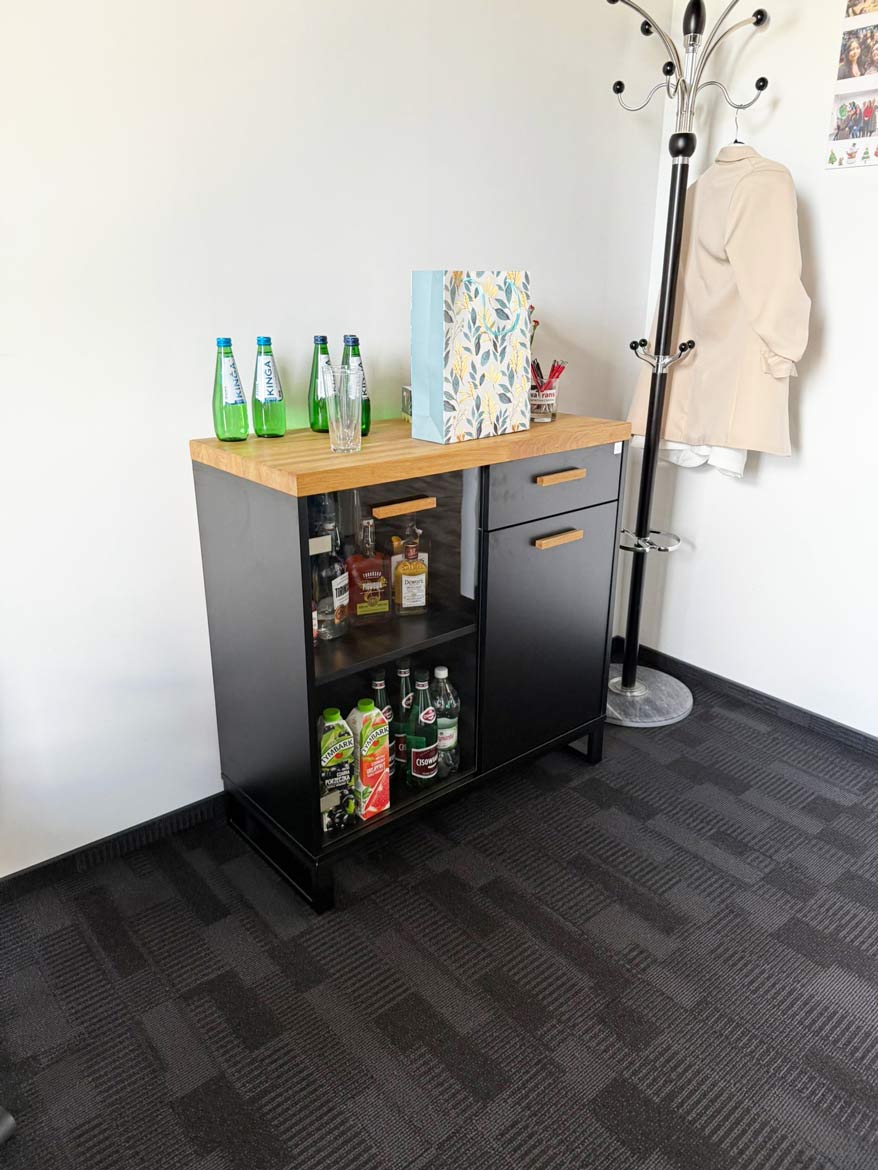 Schrank für Kaffeemaschine für Frau Patricia