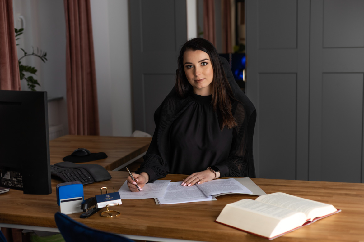 Weißer Eckschreibtisch für Frau Marta - Rechtsberaterin aus Olawa bei Wroclaw