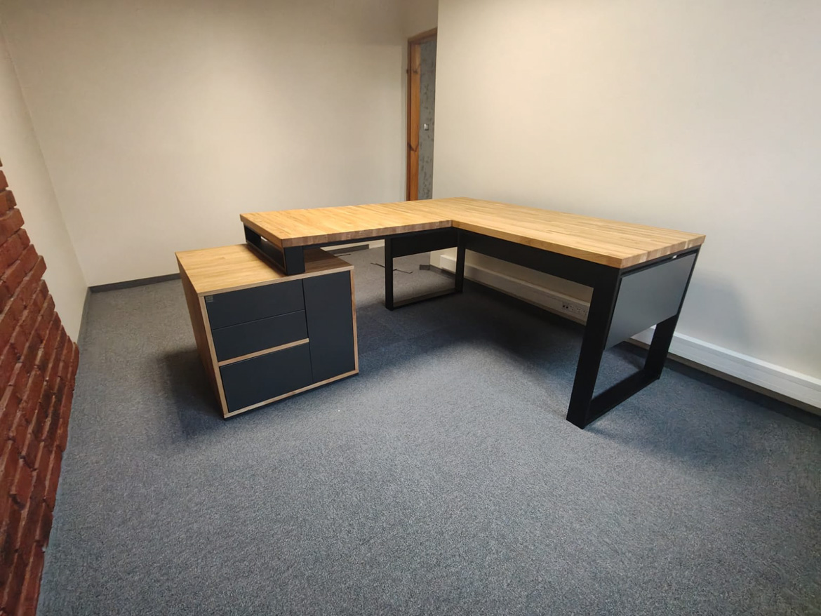 Biurka narożne dla Biura Rachunkowego Podgórscy sp. z o.o. w Żurominie