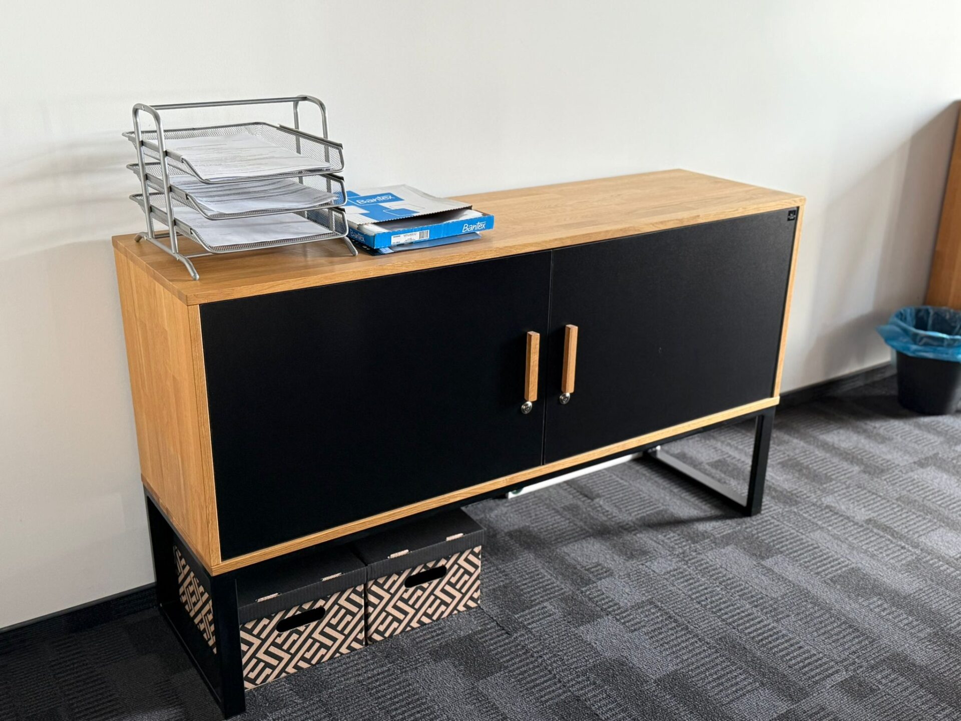 Zweitürige Kommode aus Holz für Frau Joanna aus Toruń