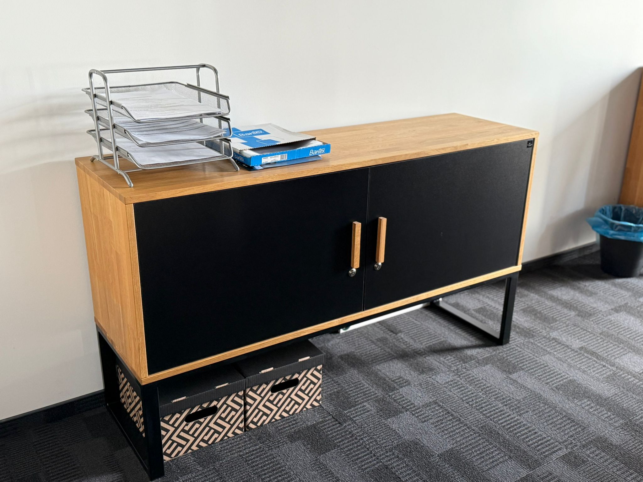 Zweitürige Kommode aus Holz für Frau Joanna aus Toruń