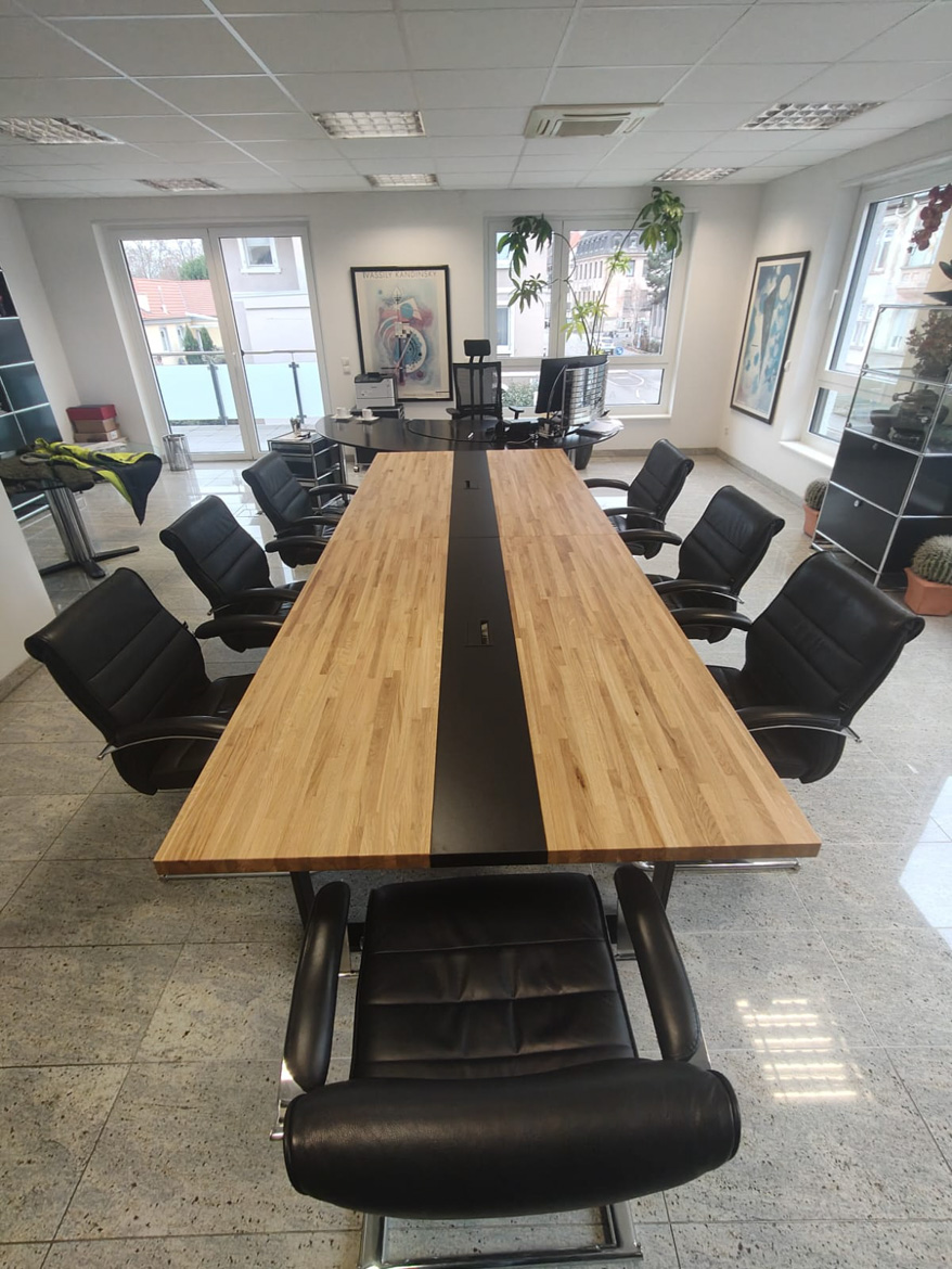 Stół konferencyjny dla kancelarii notarialnej w Neustadt an der Weinstrasse (Niemcy)