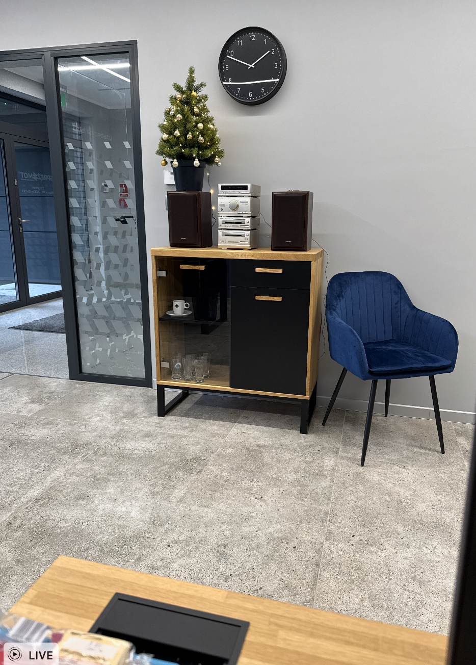 Schrank für eine Kaffeemaschine für Herrn Adam aus Krakau