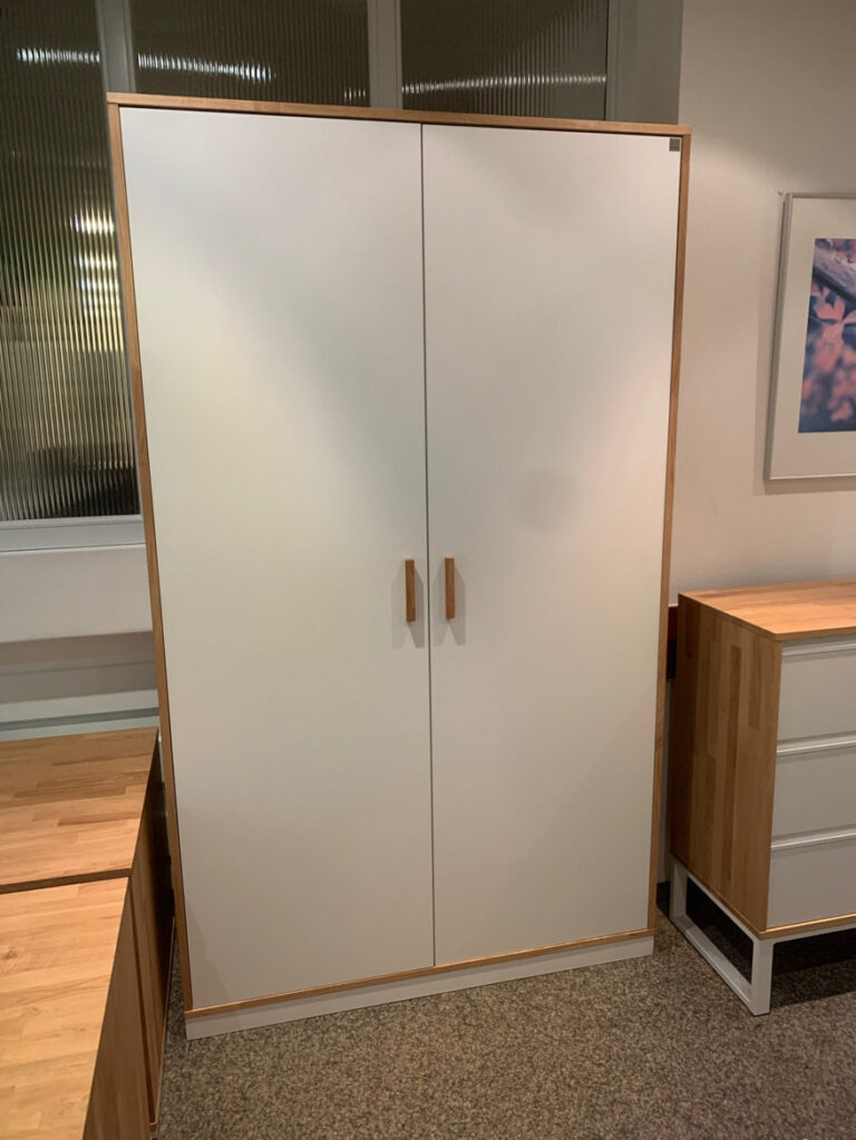 Büroschrank für eine deutsche Arztpraxis in Kaltenkirchen