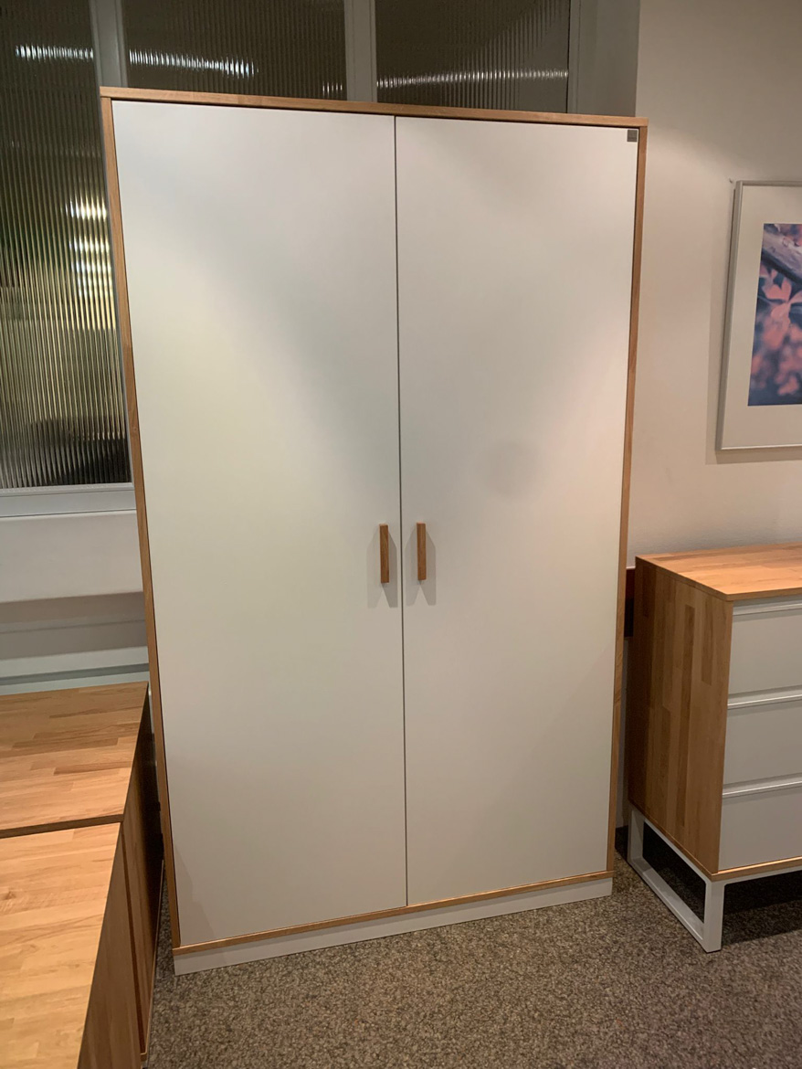 Büroschrank für eine deutsche Arztpraxis in Kaltenkirchen