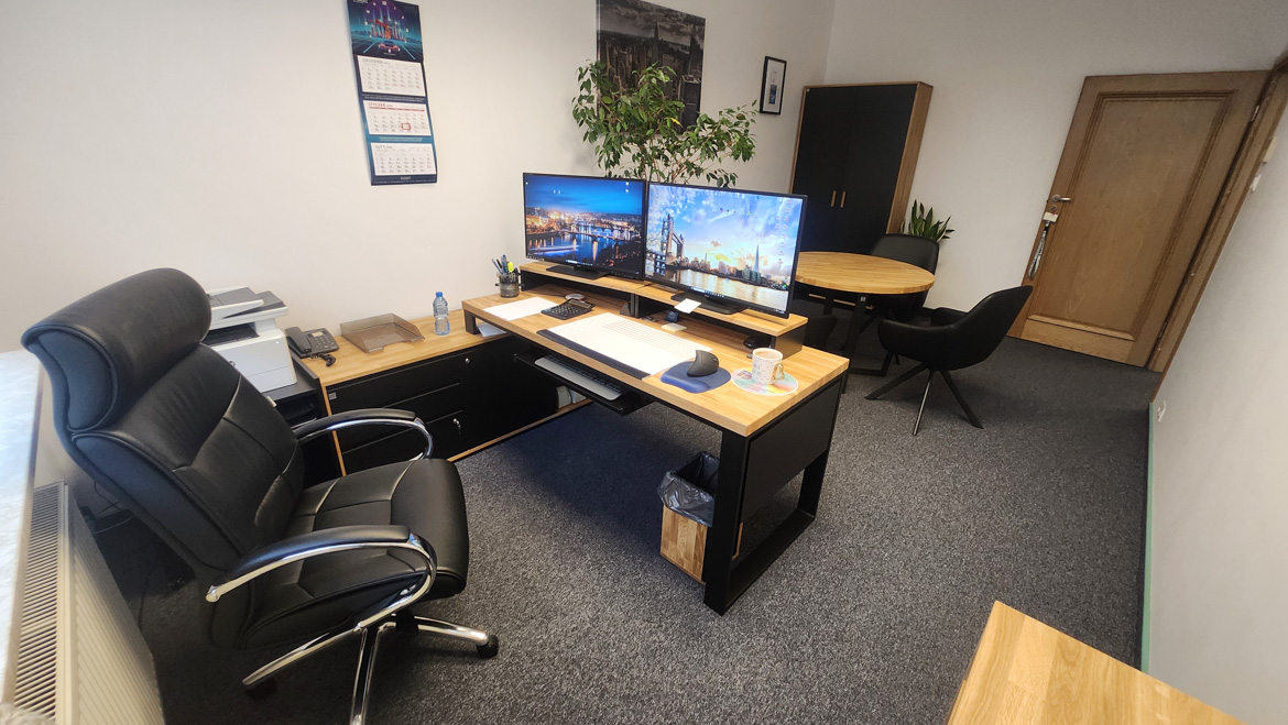 Umeblowanie biura dla firmy INFO-EKSPERT w Warszawie