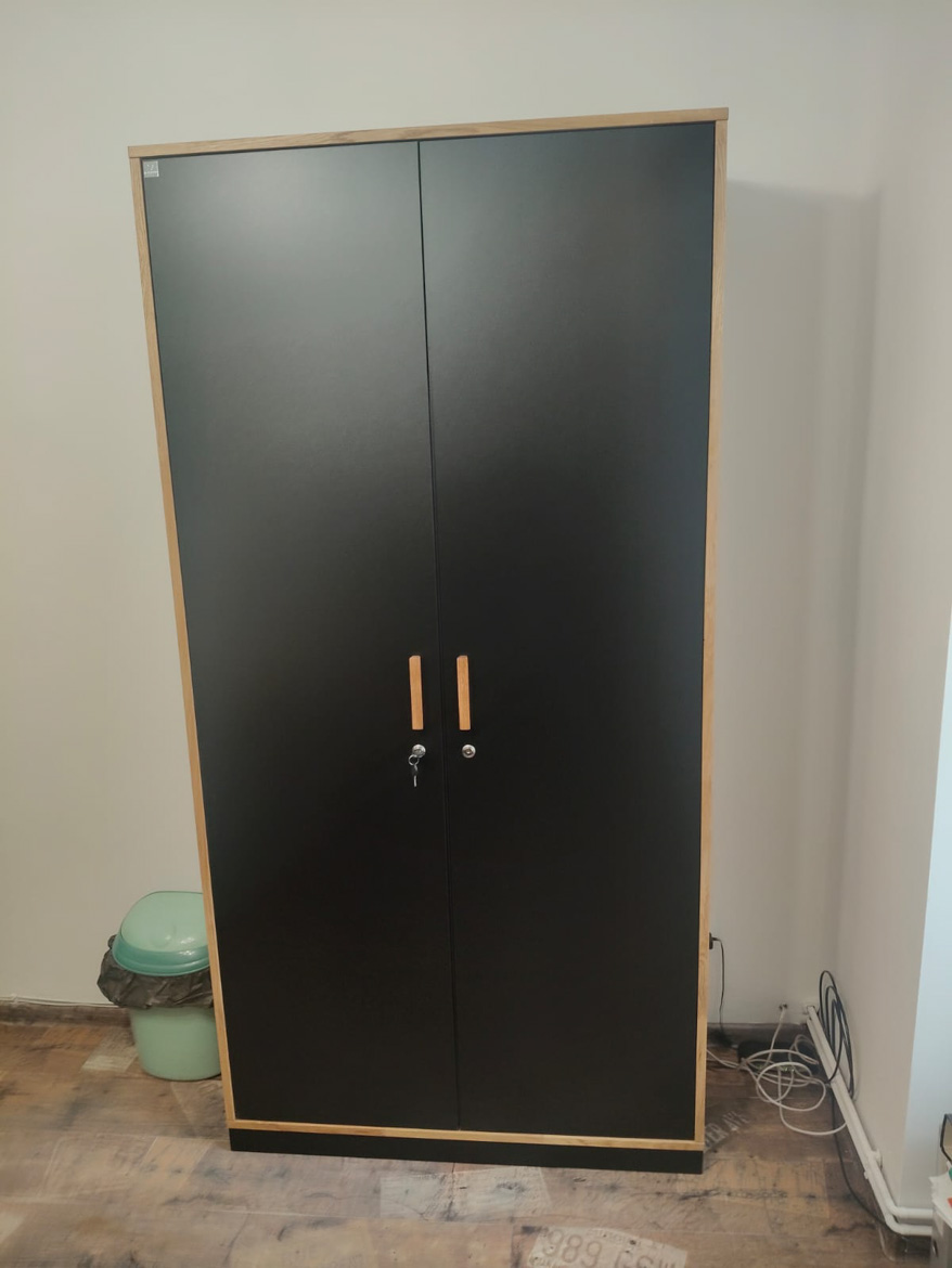 Biurko narożne z kontenerkiem i szafy biurowe dla Ośrodka Pomocy Społecznej w Górzycy